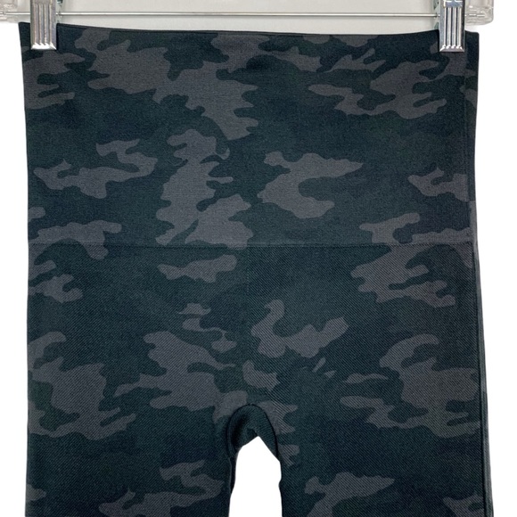 Spanx Look At Me Now Black Camo Seamless Leggings - Picture 5 of 10